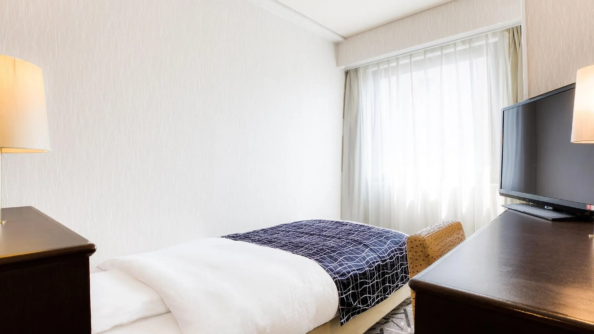 Apa Hotel Matsuyamajo Nishi Matsuyama